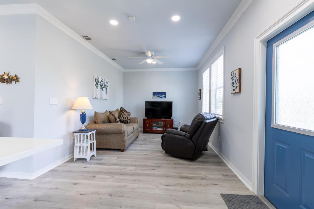 Cozy Cottage Surrounded By Fun Pass Christian 외부 사진